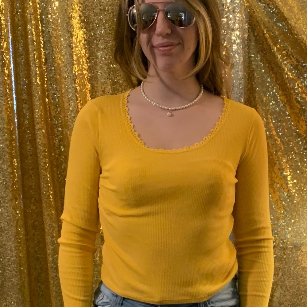 Yellow long sleeves shirt